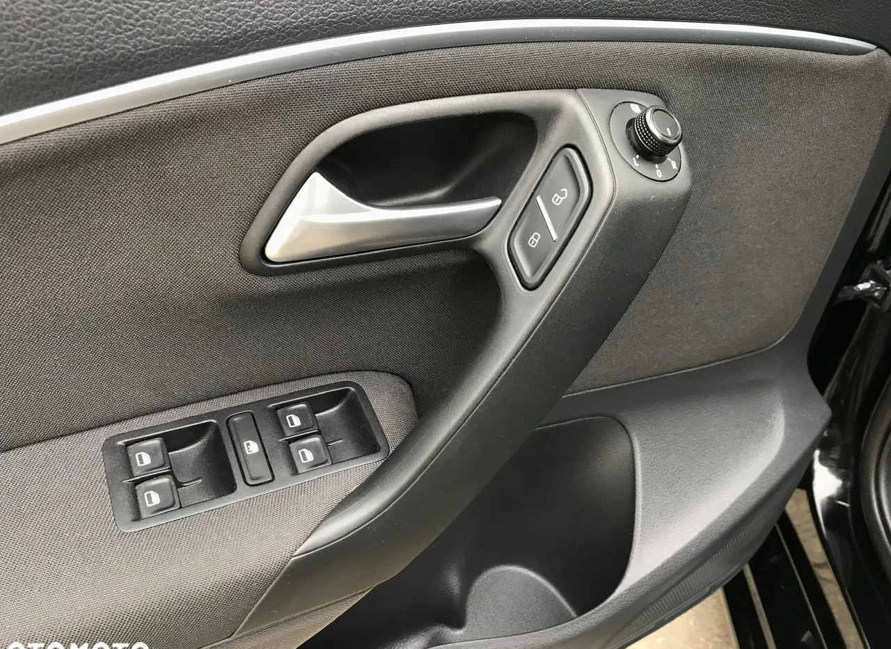 Volkswagen Polo cena 46900 przebieg: 25937, rok produkcji 2015 z Trzebnica małe 254